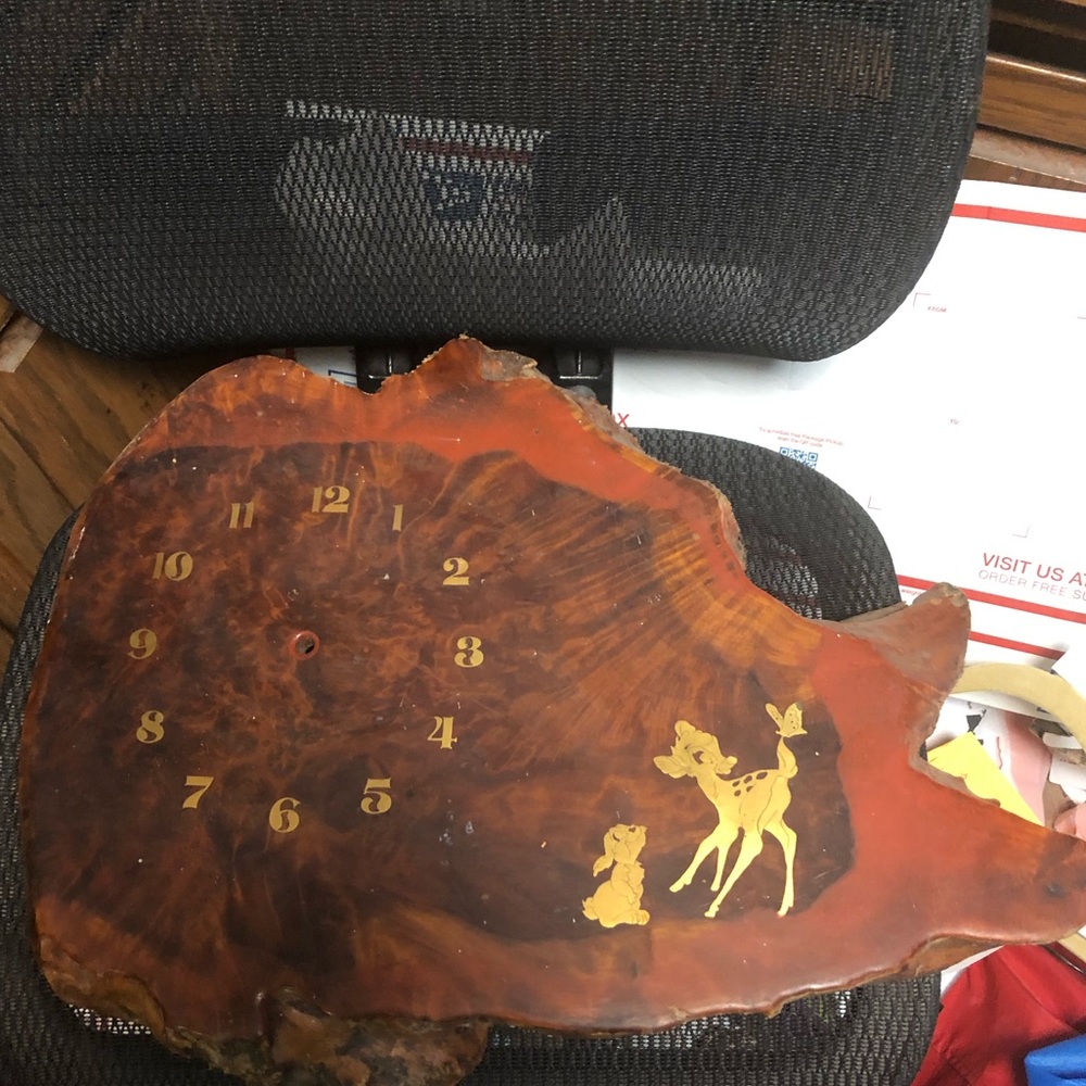 Talk with me before purchasing 🎠Disney Wood Slab Clock-  545$325 or $300 w/offer